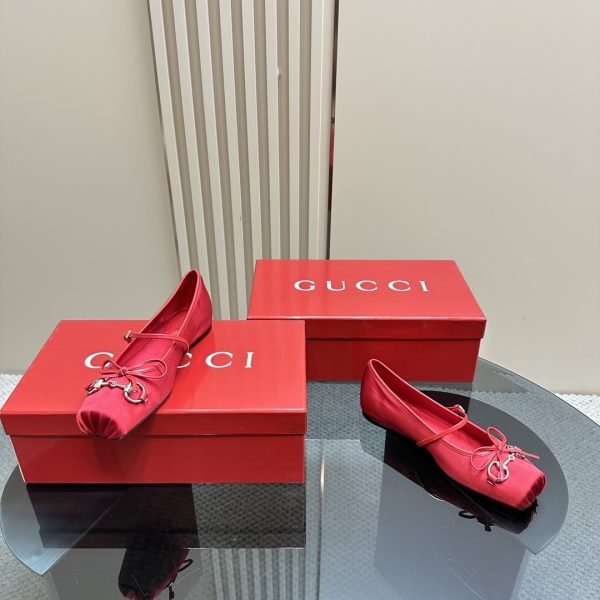 GUCCI WOMEN’S HORSEBIT BALLET FLAT SATIN RED