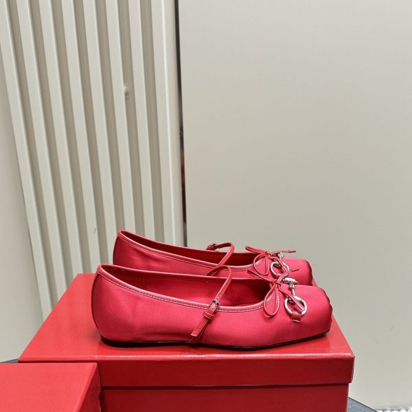 GUCCI WOMEN’S HORSEBIT BALLET FLAT SATIN RED