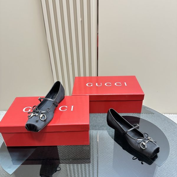 GUCCI WOMEN’S HORSEBIT BALLET FLAT SATIN BLACK