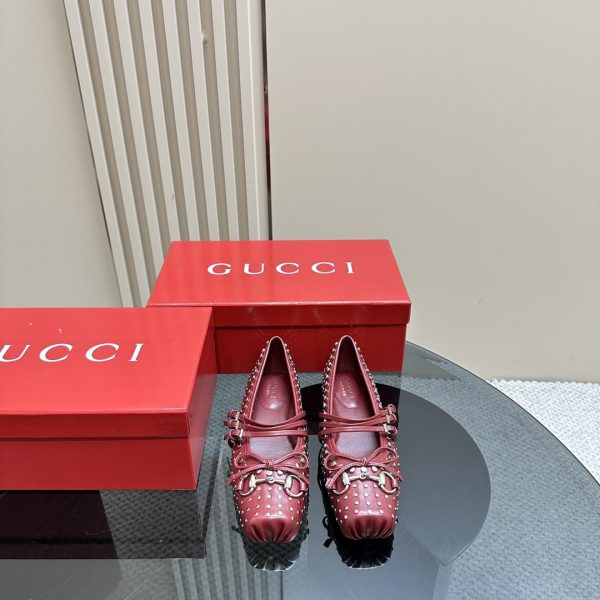 GUCCI WOMEN’S HORSEBIT BALLET FLAT ALLOVER STUDS RED 821218 AAEEV 6249