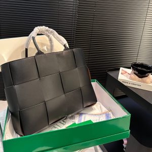 BOTTEGA VENETA ARCO TOTE BLACK 37CM 729244VB1K08480