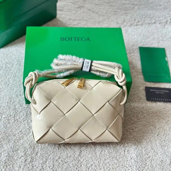 BOTTEGA VENETA SMALL CASSETTE CAMERA BAG MXN 52 400 PORRIDGE 18CM 709417VCQC29776