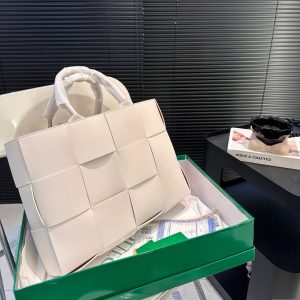 BOTTEGA VENETA ARCO TOTE WHITE 37CM 620623VB1K09007