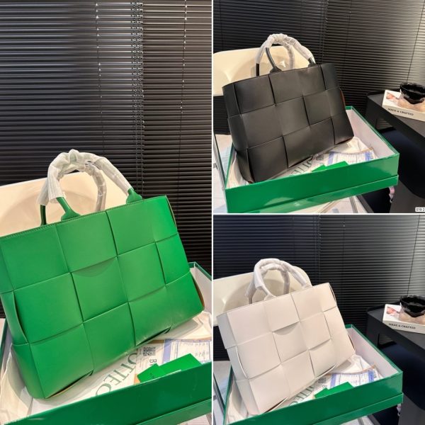 BOTTEGA VENETA ARCO TOTE WHITE 37CM 620623VB1K09007