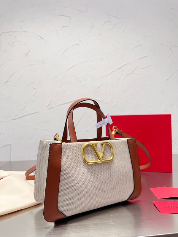 VALENTINO GARAVANI SMALL VLOGO SIGNATURE TOTE BAG WHITE 22CM