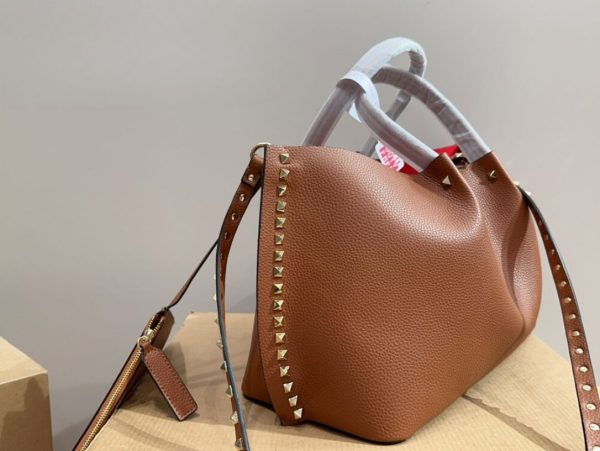 VALENTINO GARAVANI ROCKSTUD LEATHER TOTE BROWN 36CM