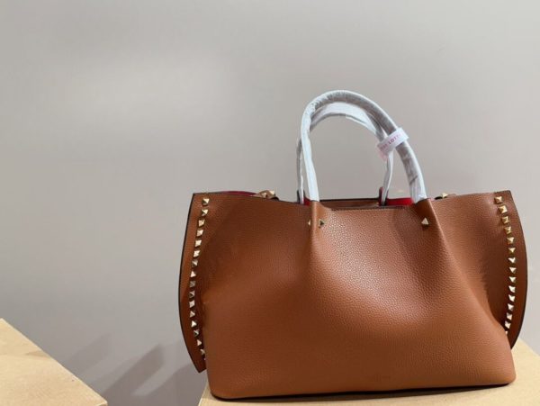 VALENTINO GARAVANI ROCKSTUD LEATHER TOTE BROWN 36CM