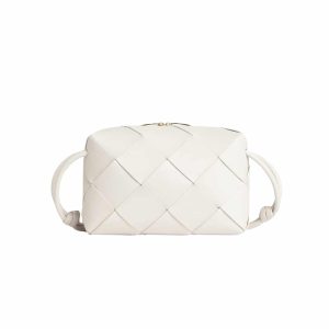 BOTTEGA VENETA SMALL CASSETTE CAMERA BAG MXN 52 400 WHITE 18CM 709417VCQC29009