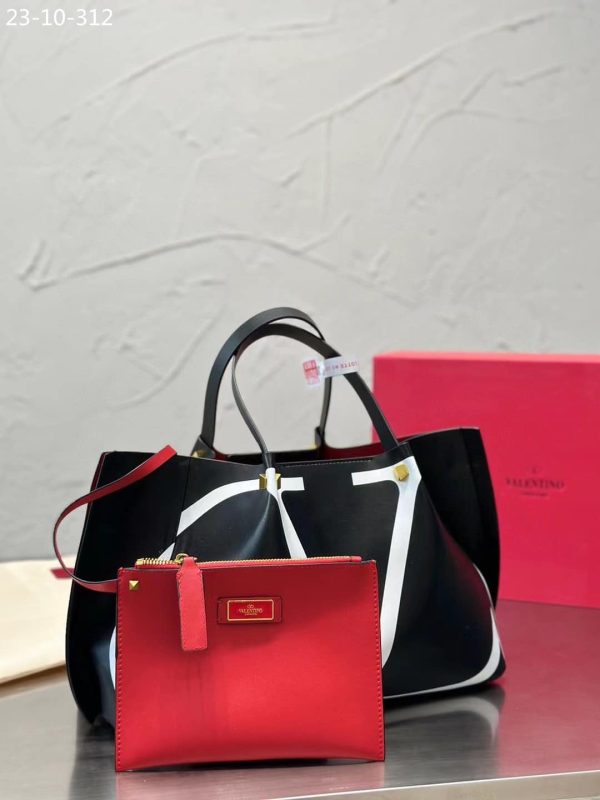 VALENTINO GARAVANI VLOGO ESCAPE CALF LEATHER TOTE BAG IN BLACK 38CM