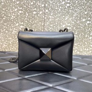 VALENTINO SMALL ONE STUD NAPPA HANDBAG WITH CHAIN AND TONE ON TONE STUD BLACK 19CM 1W2B0K21UZR 0NO