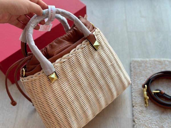 VALENTINO GARAVANI WO VLOGO SMALL WICKER BASKET BAG BEIGE 25CM XW2B0K41YMP 43S