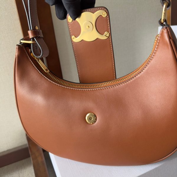 CELINE AVA TRIOMPHE SOFT BAG IN SMOOTH CALFSKIN
 TAN