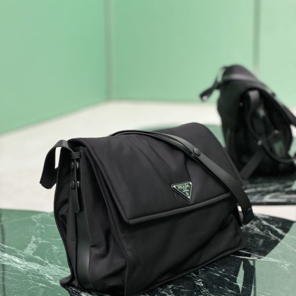 PRADA RE NYLON LARGE PADDED SHOULDER BAG BLACK 38CM 1BD256 RDLN F0002 V OOO
