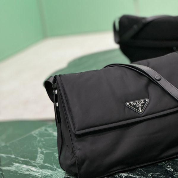 PRADA RE NYLON LARGE PADDED SHOULDER BAG BLACK 38CM 1BD256 RDLN F0002 V OOO