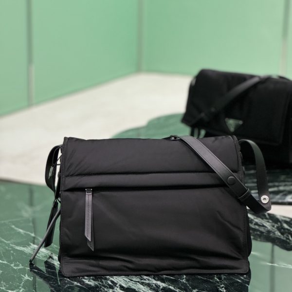PRADA RE NYLON LARGE PADDED SHOULDER BAG BLACK 38CM 1BD256 RDLN F0002 V OOO