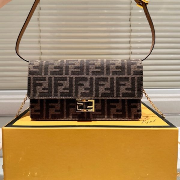 FENDI WALLET ON CHAIN BAGUETTE  FF FABRIC BROWN 21CM 8M0498A98PF0A6E