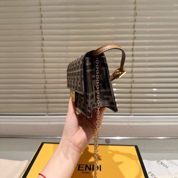 FENDI WALLET ON CHAIN BAGUETTE  FF FABRIC BROWN 21CM 8M0498A98PF0A6E