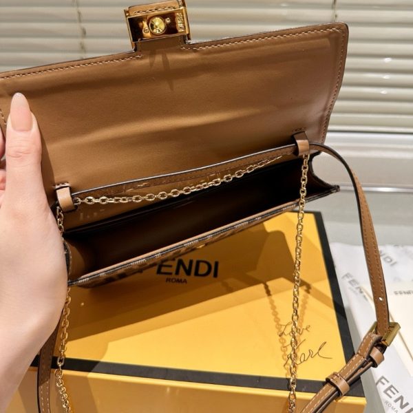 FENDI WALLET ON CHAIN BAGUETTE  FF FABRIC BROWN 21CM 8M0498A98PF0A6E