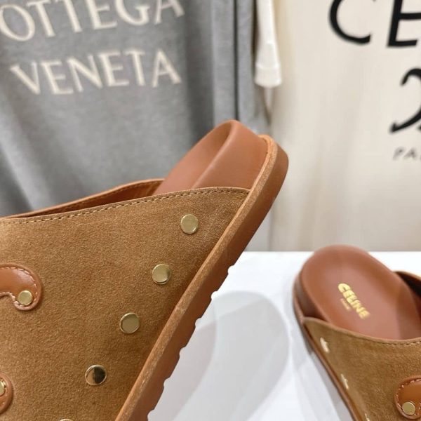 CELINE PITEA CLOG IN SUEDE COGNAC 363013954C 18NC