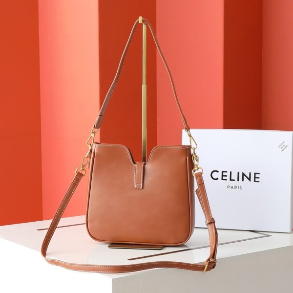 CELINE SMALL CAMILLE 16 SOFT BAG TAN 24CM 120693FX9 04LU