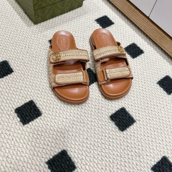 GUCCI WOMEN SANDAL WITH DOUBLE G NATURAL RAFFIA BROWN