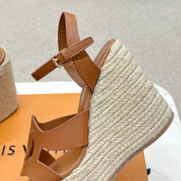 LV ISOLA WEDGE SANDAL COGNAC 1ACI7N
