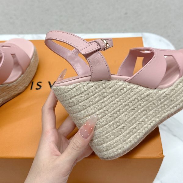 LV ISOLA WEDGE SANDAL ROSE 1AGYI1