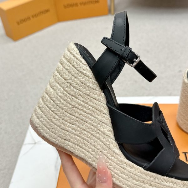 LV WEDGE SANDAL NOIR 1ACI88