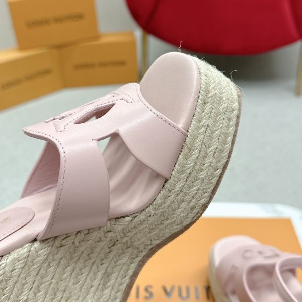 LV ISOLA WEDGE SANDAL ROSE 1AGYI1