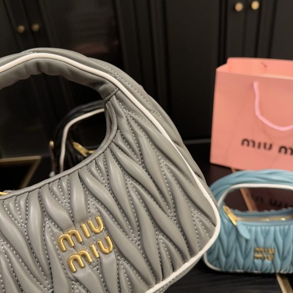 MIUMIU WANDER MATELASSÉ BAG MARBLE GRAY AND WHITE 20CM 5BC125 2IBS F0RXG V OOF