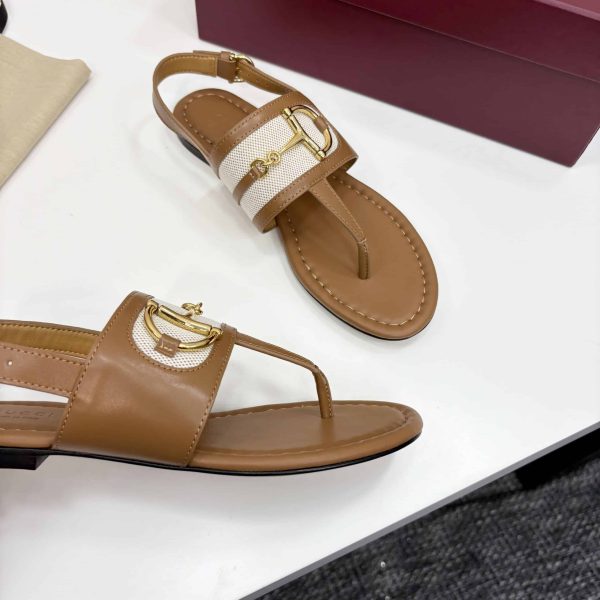 GUCCI WOMEN’S THONG SANDAL WITH HORSEBIT LIGHT BROWN 834431 AAEZJ 2744