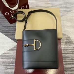 SUMMER SET: GUCCI 73 SMALL BUCKET BAG BLACK & THONG SANDAL WITH HORSEBIT BLACK