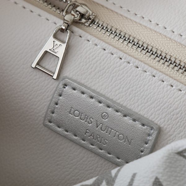LOUIS VUITTON COSMETIC POUCH FROST GRADIENT SILVER 27CM M12052