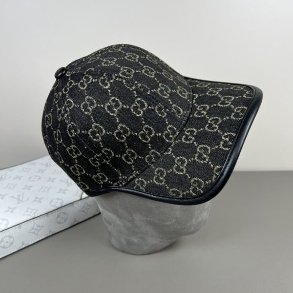 SUMMER SET: GUCCI HORSEBIT 1955 ORIGINAL GG SHOULDER BAG BLACK IVORY & GG DENIM BASEBALL HAT BLACK