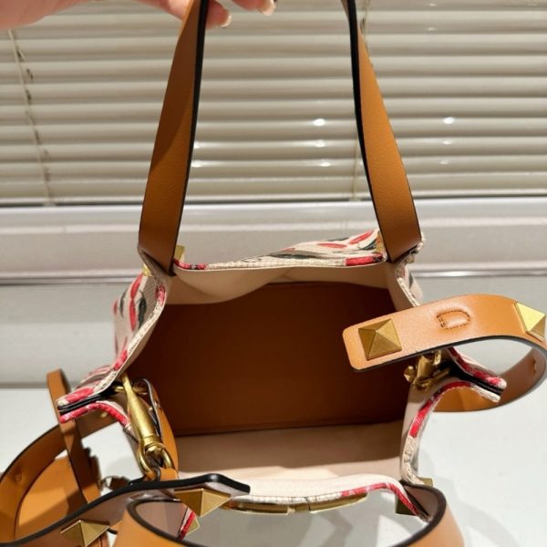 VALENTINO GARAVANI VLOGO SIGNATURE CHERRYFIC MOTIF BAG BEIGE 26CM