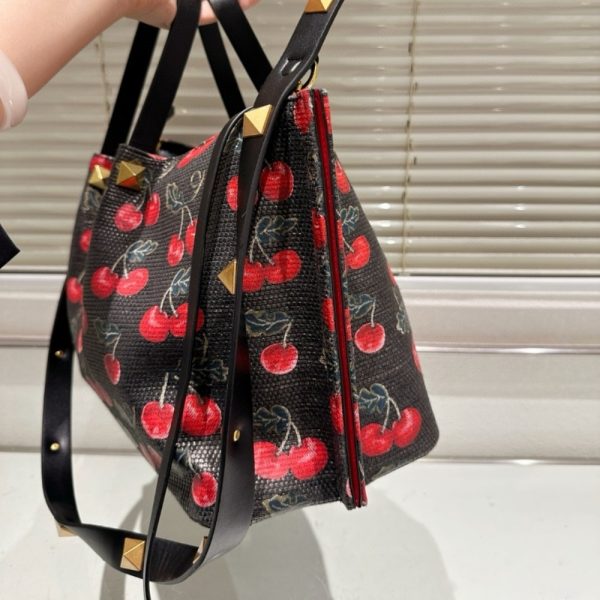 VALENTINO GARAVANI VLOGO SIGNATURE CHERRYFIC MOTIF BAG BLACK 26CM