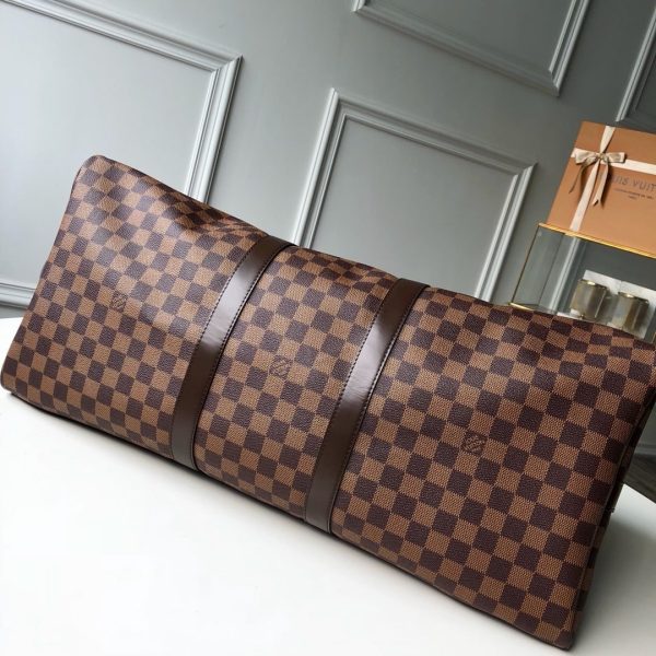 SUMMER SET: LOUIS VUITTON KEEPALL BANDOULIÈRE 55 DAMIER EBENE & ZIPPY WALLET DAMIER EBENE