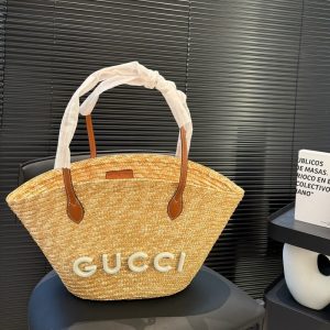 SUMMER SET: GUCCI MEDIUM STRAW TOTE WITH PATCH NATURAL 27CM & SANDAL WITH DOUBLE G NATURAL RAFFIA BROWN
