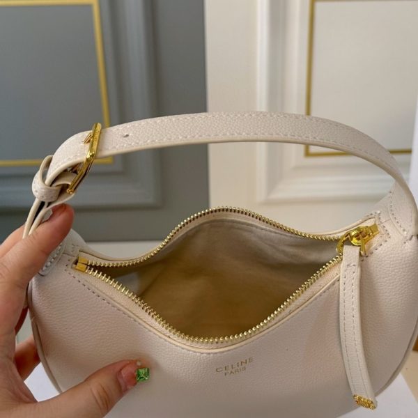CELINE TEEN LULU IN GRAINED WHITE 23CM 120723ENY 01RC