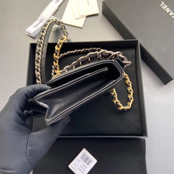 CHANEL 19 Wallet on Chain