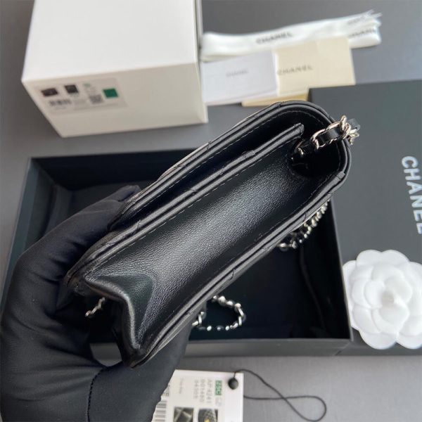 CHANEL Classic Wallet On Chain