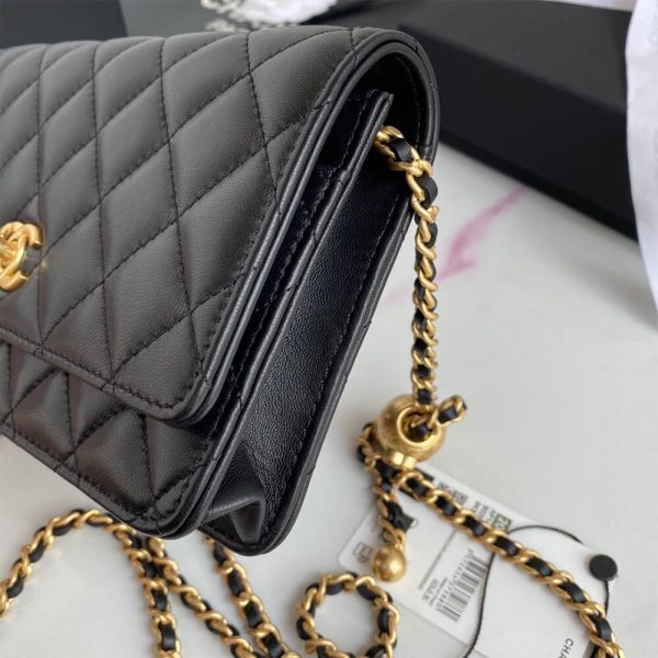 CHANEL Classic Wallet On Chain