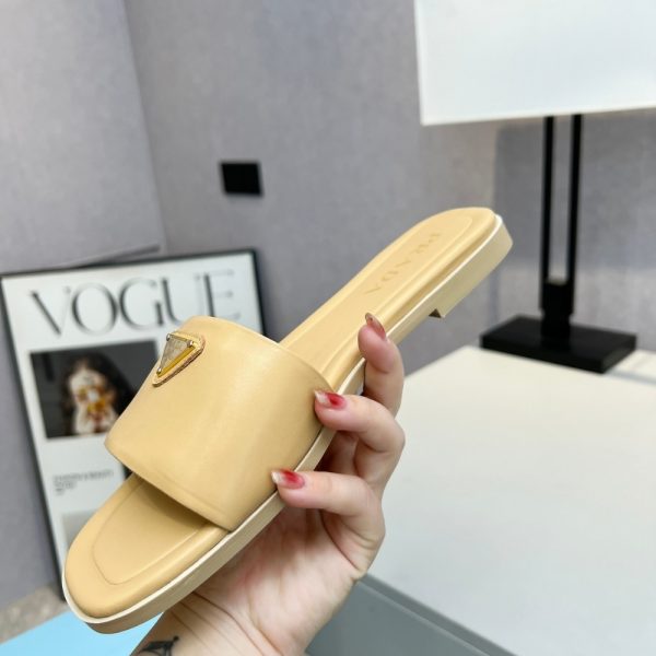 PRADA SAFFIANO PATENT LEATHER SLIDES BEIGE