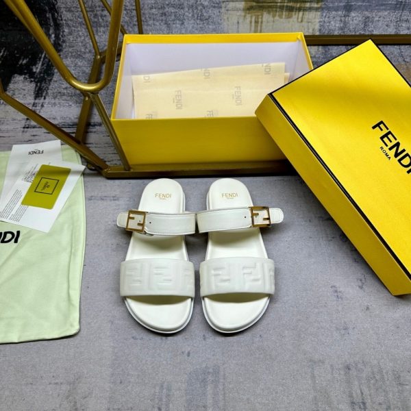 FENDI FEEL NAPPA LEATHER SLIDES WHITE 8X8710ABOHF1SVV