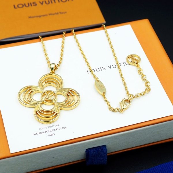 LOUIS VUITTON LV BREEZE PENDANT GOLD M02805