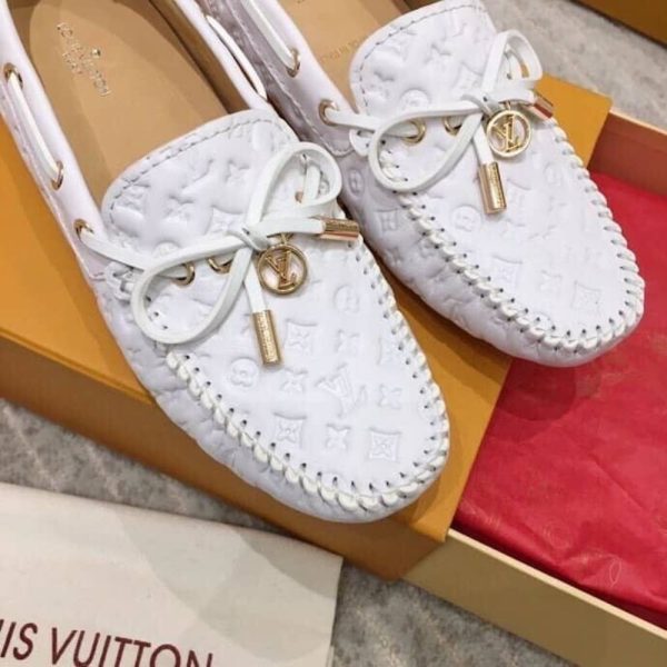 LOUIS VUITTON WHITE MONOGRAM EMPREINTE LEATHER GLORIA LOAFERS