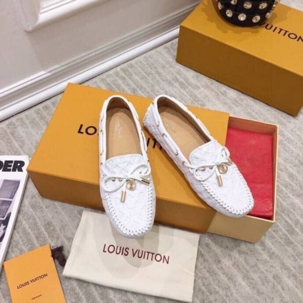 LOUIS VUITTON WHITE MONOGRAM EMPREINTE LEATHER GLORIA LOAFERS