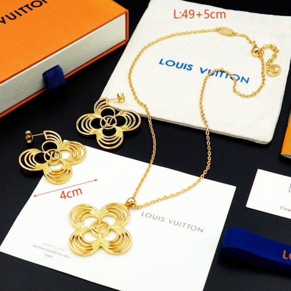 LOUIS VUITTON LV BREEZE PENDANT GOLD M02805