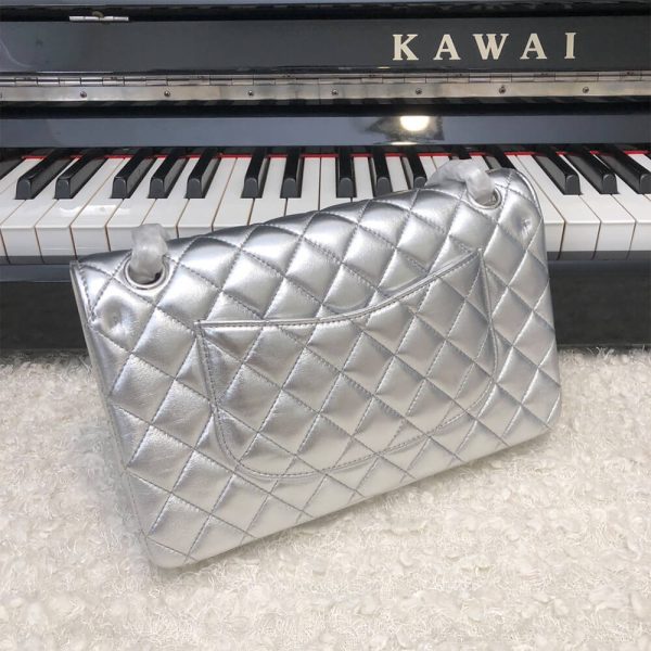 CHANEL Classic Flap Medium