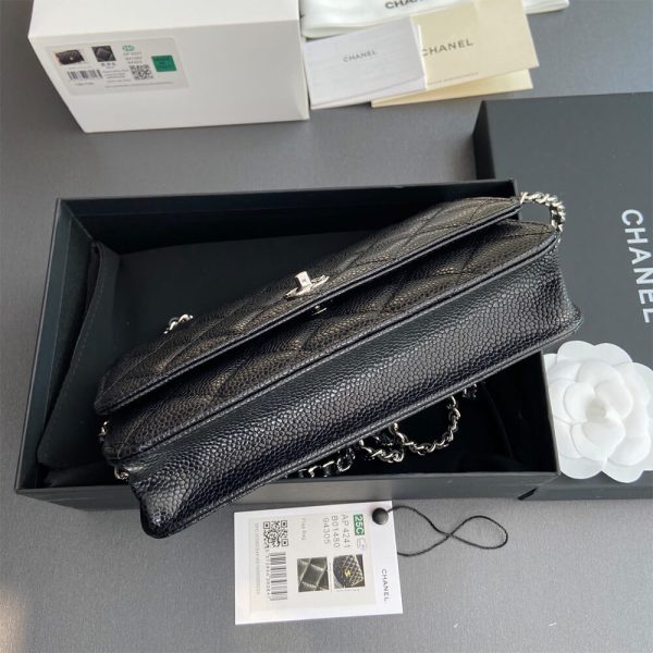 CHANEL Classic Wallet On Chain